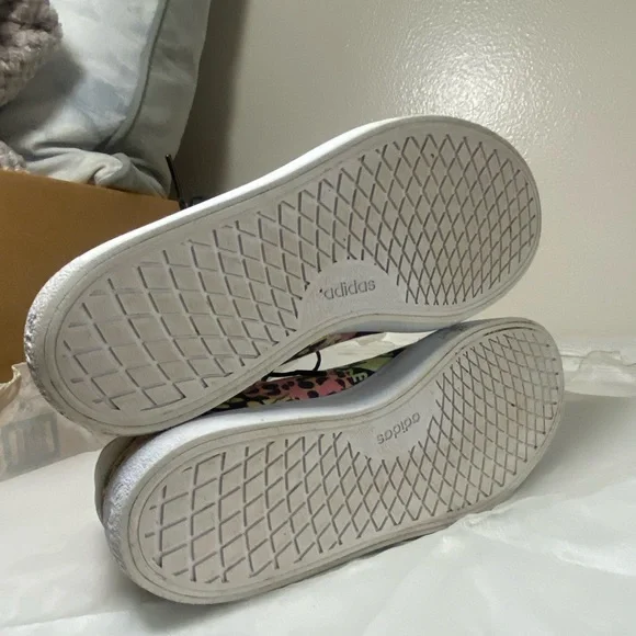 ⬇️🔴 ADIDAS multi colored graphic art sneakers 🎨 - Picture 6 of 6